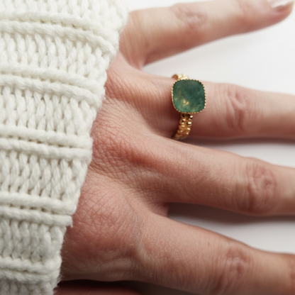 Bague Léa en acier inoxydable et sa pierre verte marbré polie