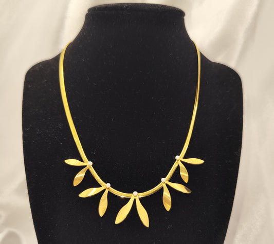 Collier  feuillage Artémis acier inoxydable doré et perle