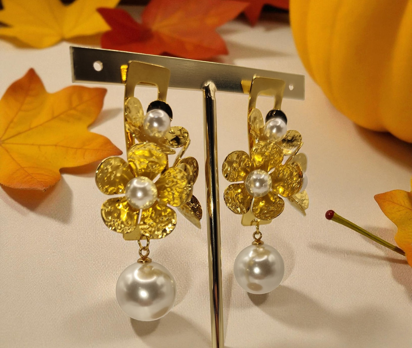 Boucles d'oreilles fleurs Artémis en acier inoxydable doré et perles